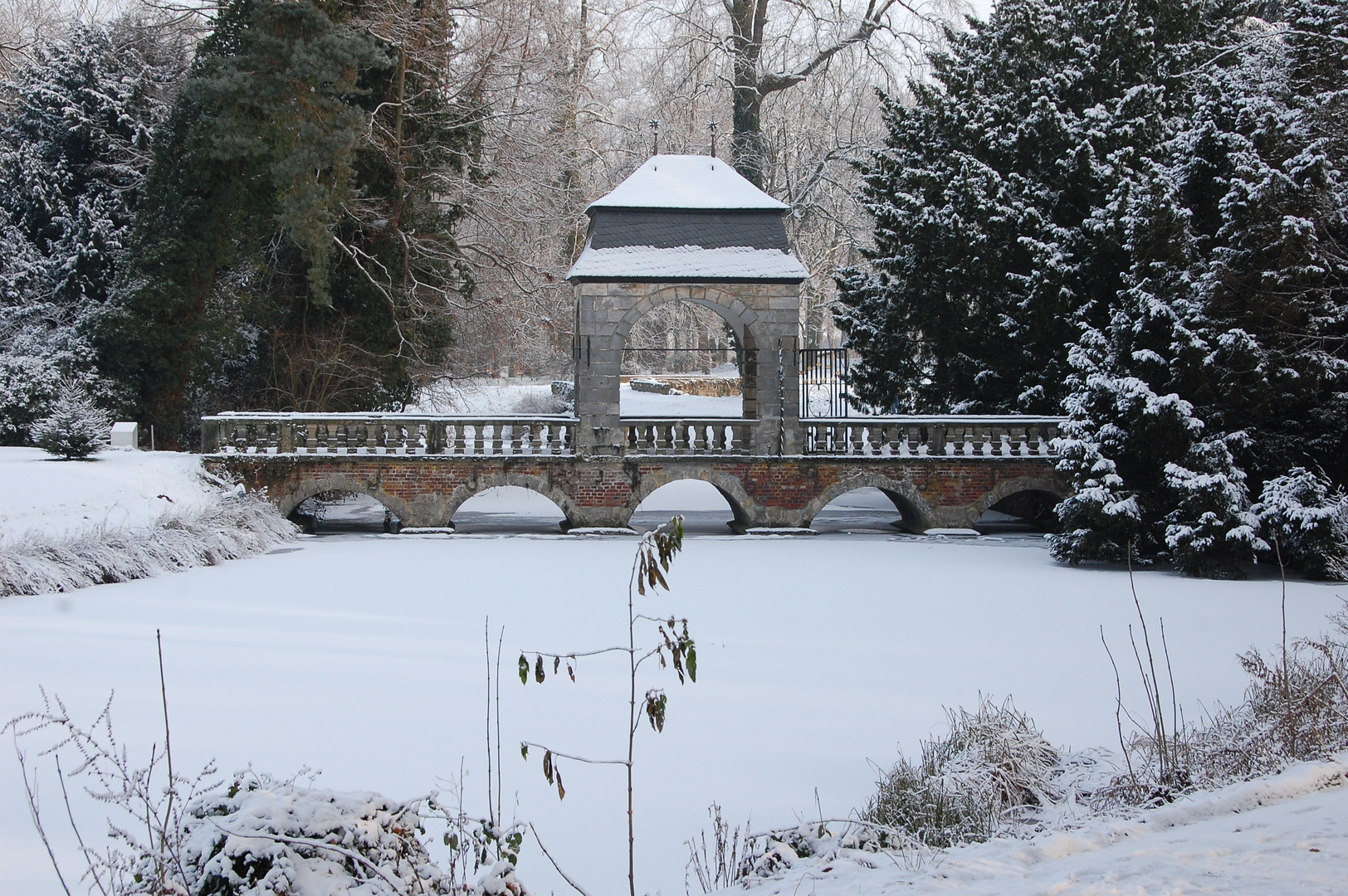 Brücke im Eis