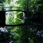 Brücke im Grün