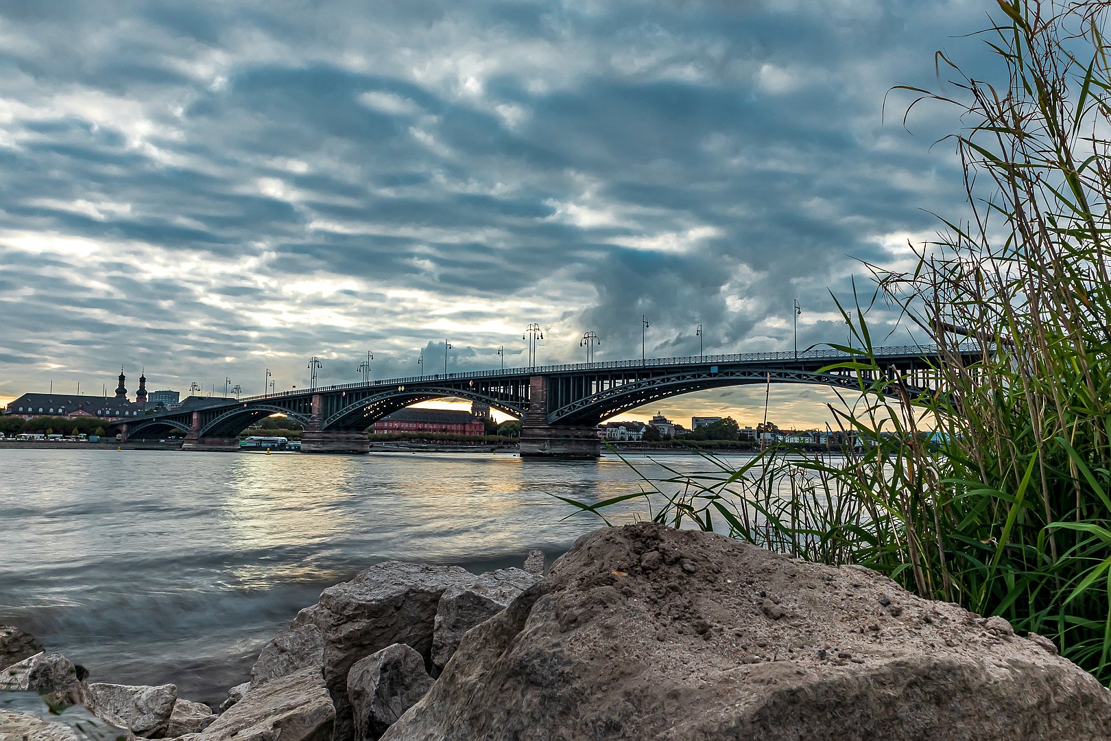 Brücke im Herbst