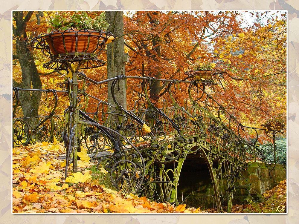 Brücke im Herbst