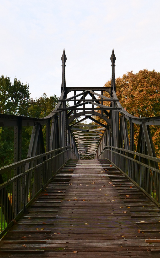 Brücke im Herbst 