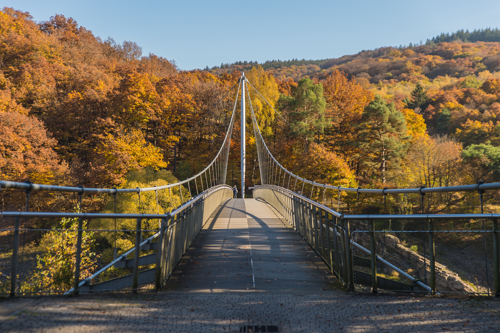 Brücke im Herbst