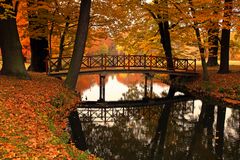 Brücke im Herbst