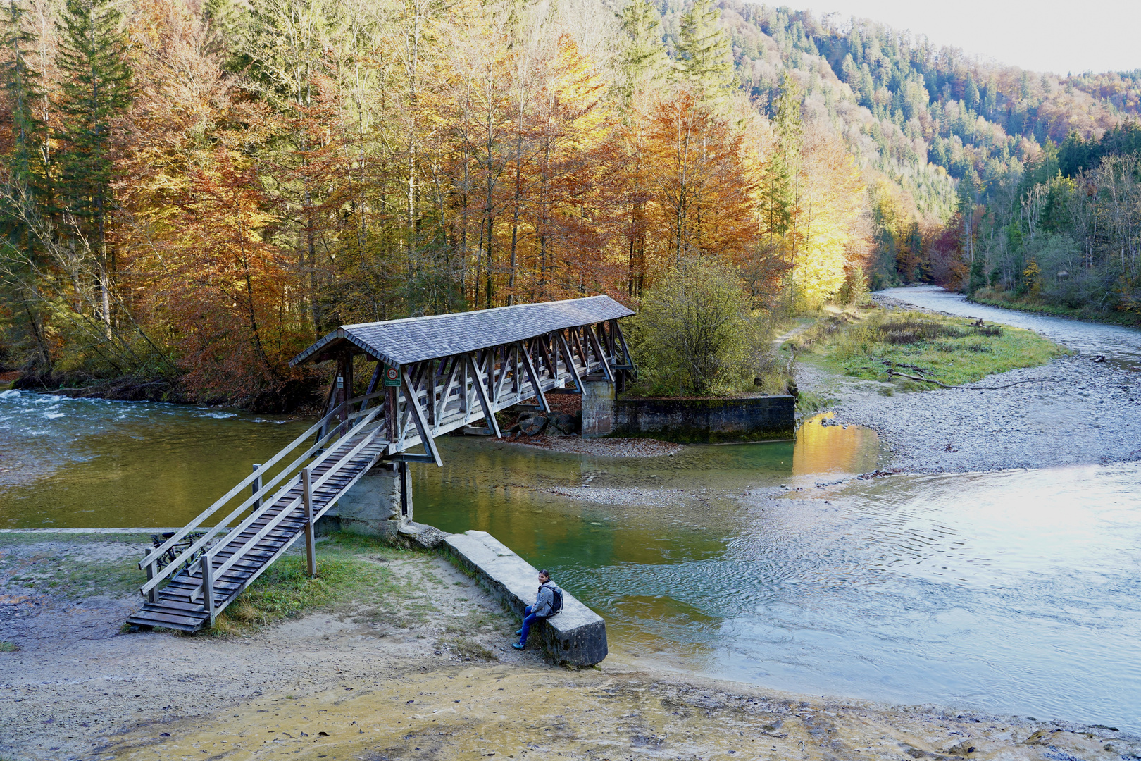 Brücke im Herbst