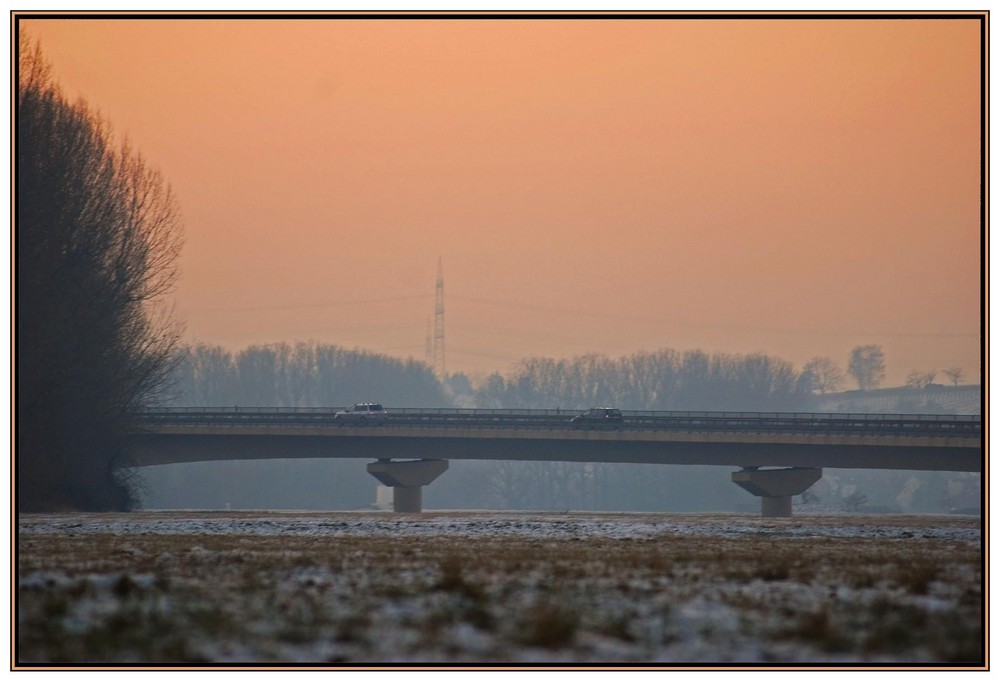 Brücke... Im kalten Januar bei warmer Abendsonne