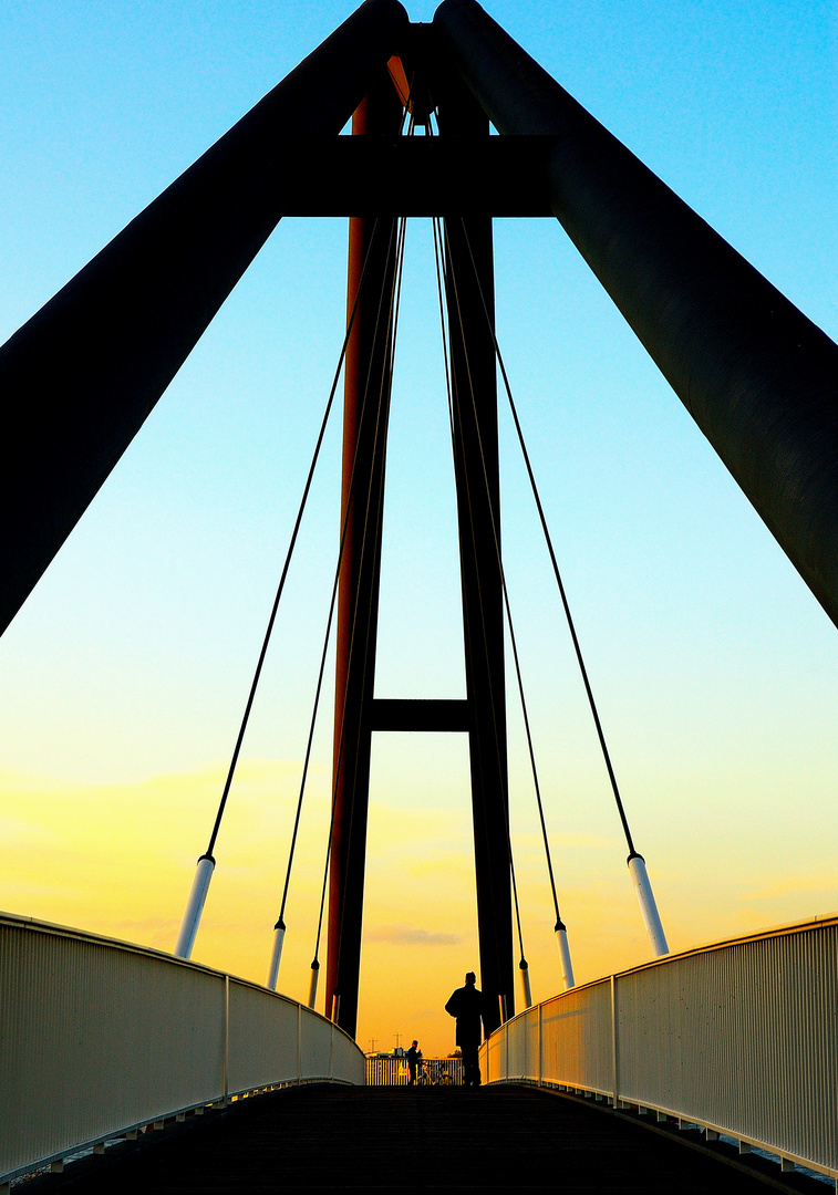 Brücke im Medienhafen