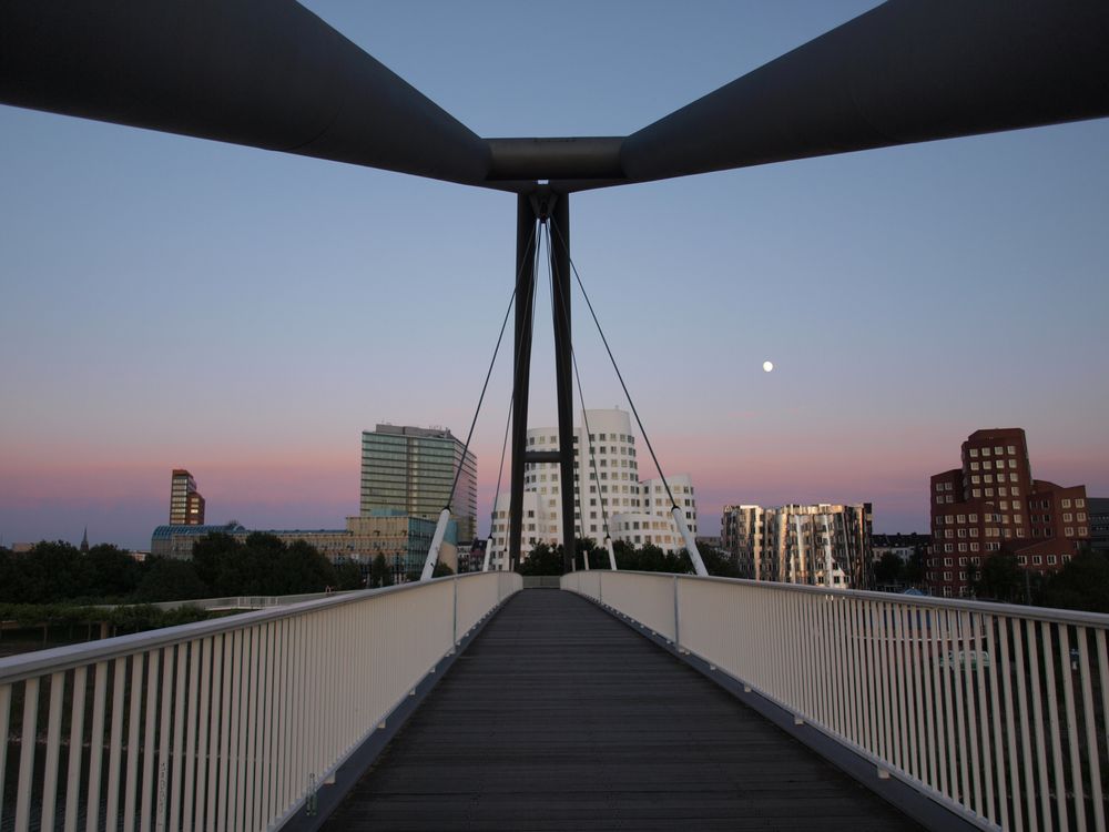 Brücke im Medienhafen Düsseldorf