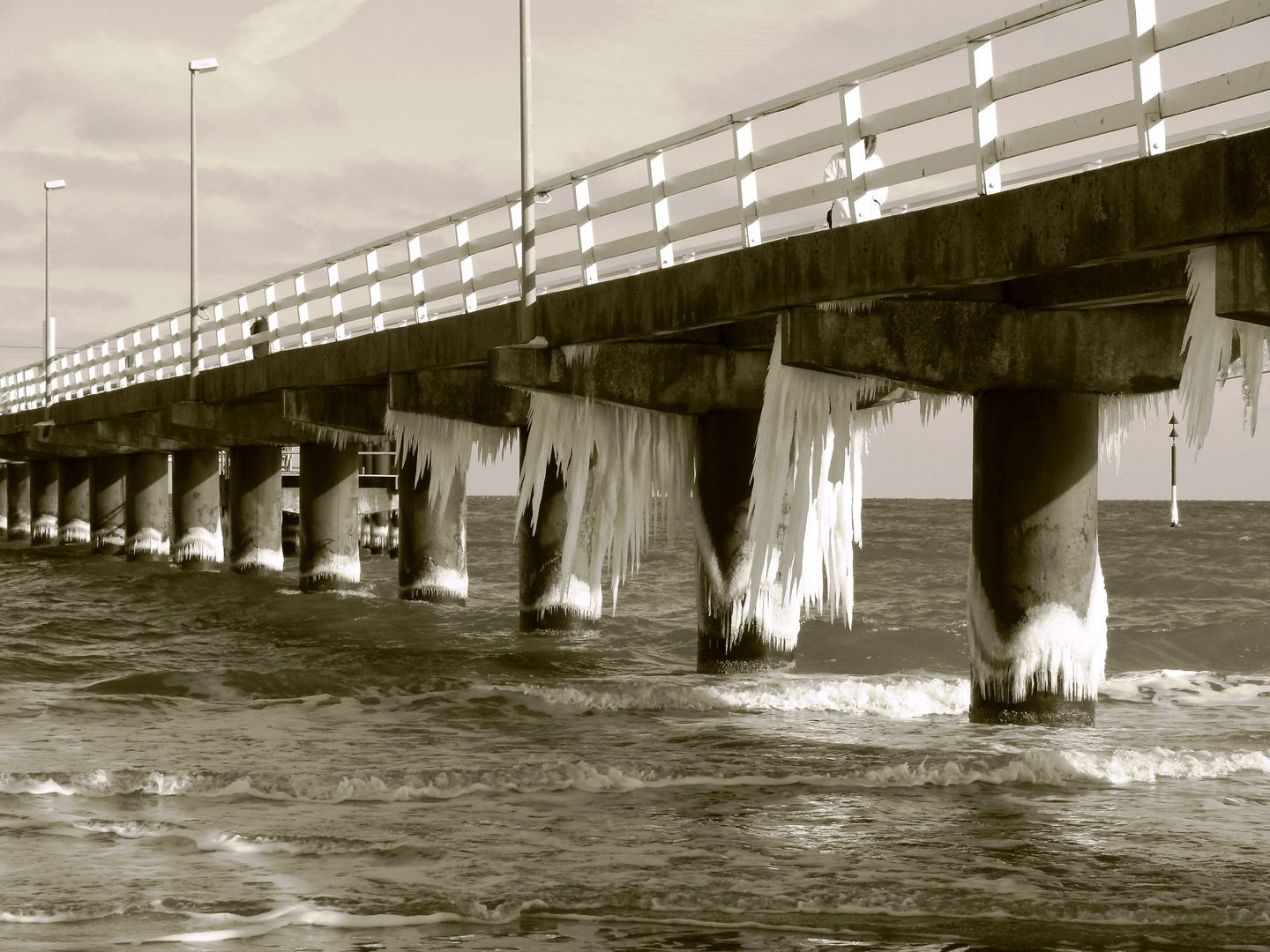 Brücke im Meer