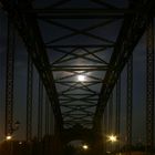 Brücke im Mondlicht