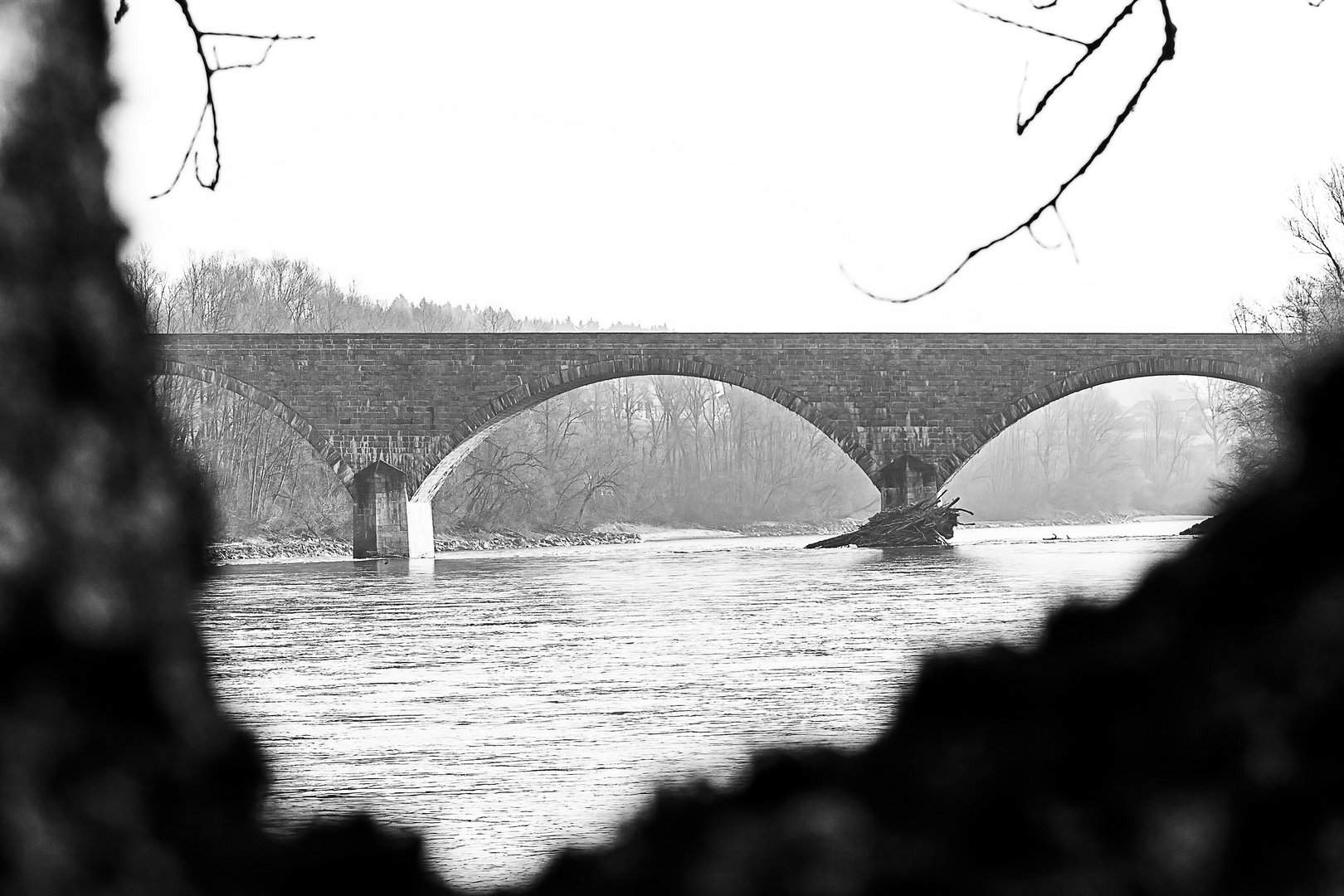 Brücke im Morgendunst