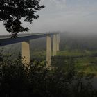 Brücke im Morgennebel