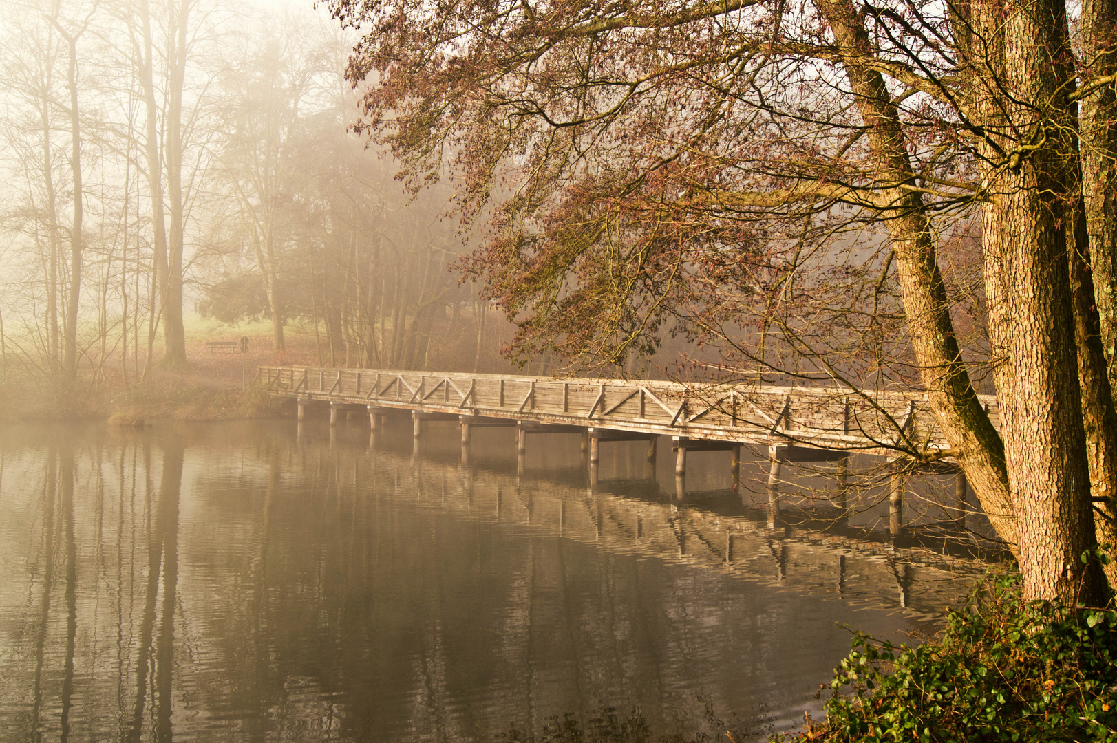 Brücke im Nebel