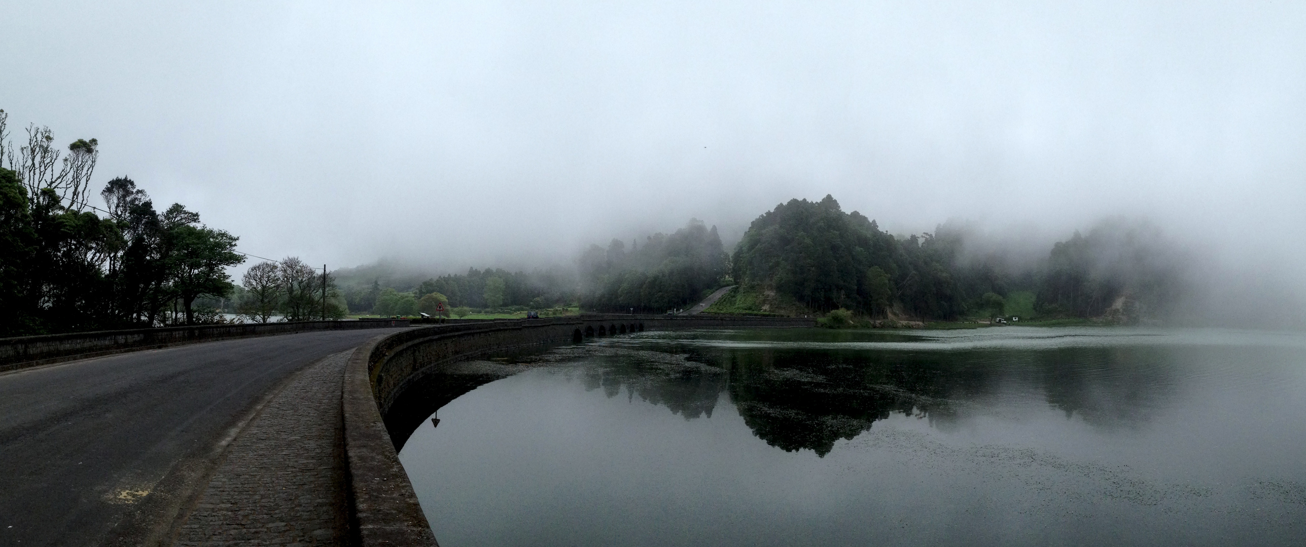 Brücke im Nebel