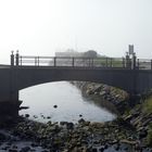 Brücke im Nebel