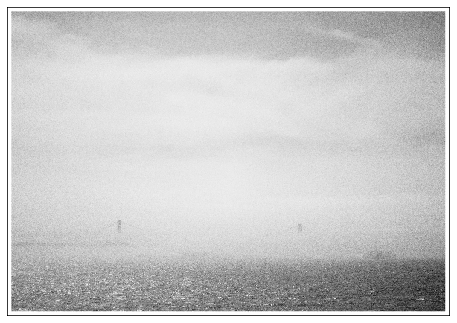 Brücke im Nebel