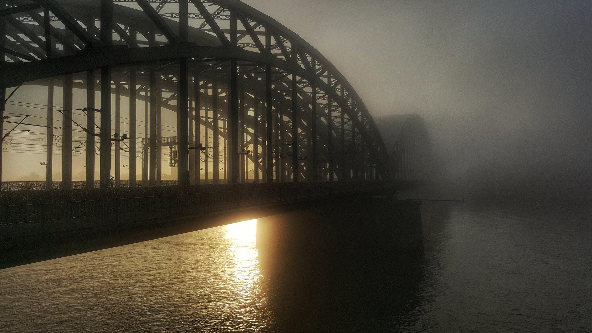 brücke im nebel