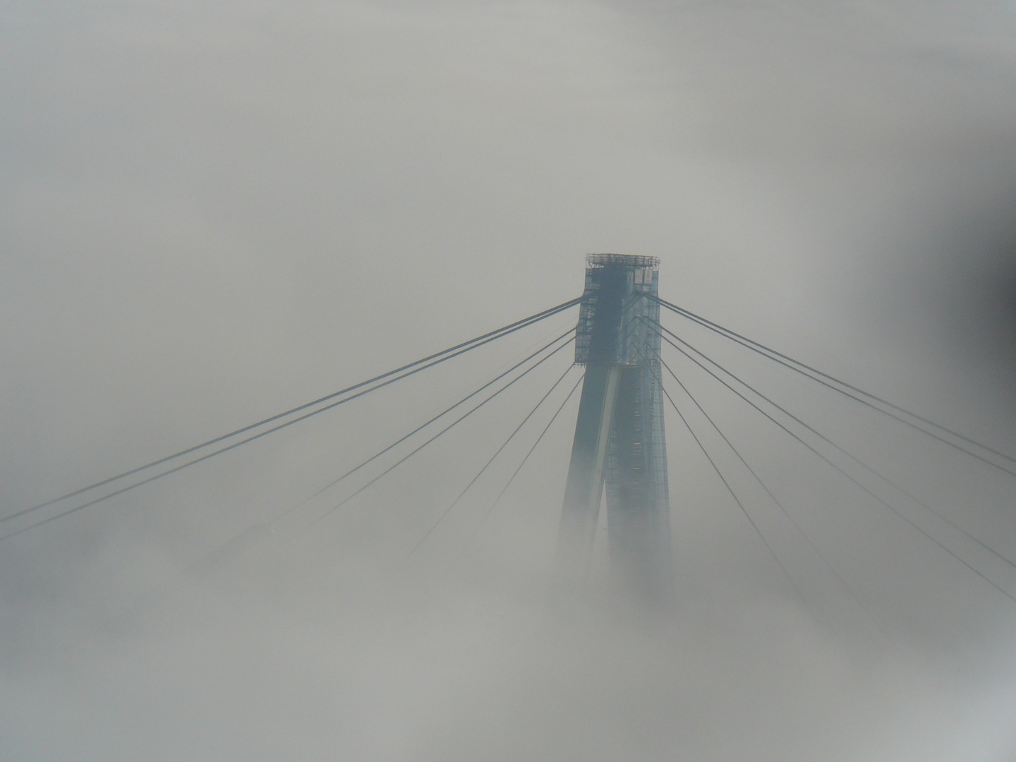 Brücke im Nebel