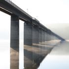 Brücke im Nebel