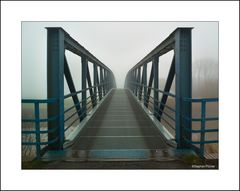 Brücke im Nebel