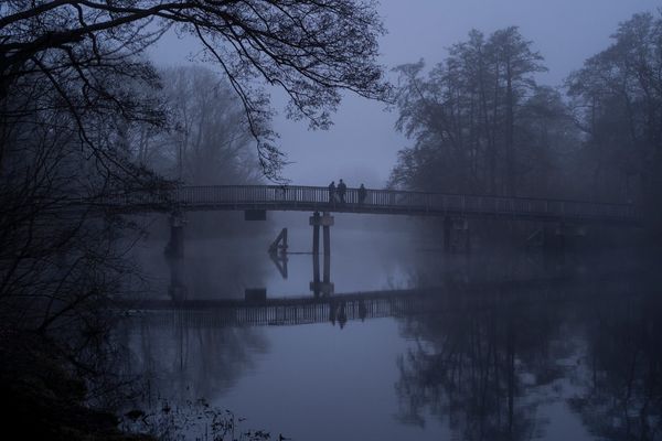 Brücke im Nebel