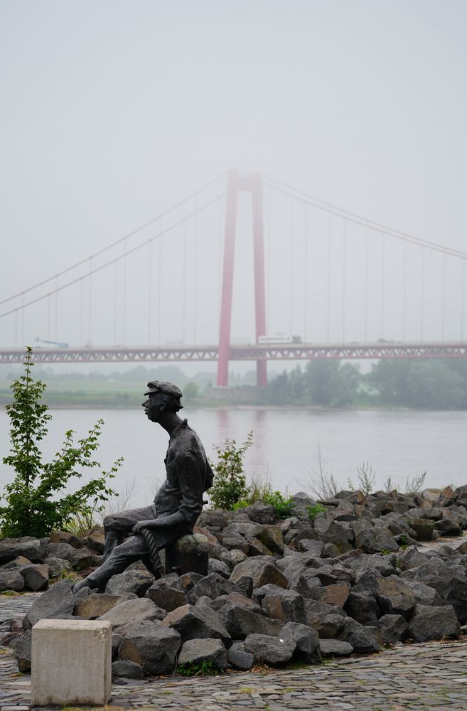 Brücke im Nebel