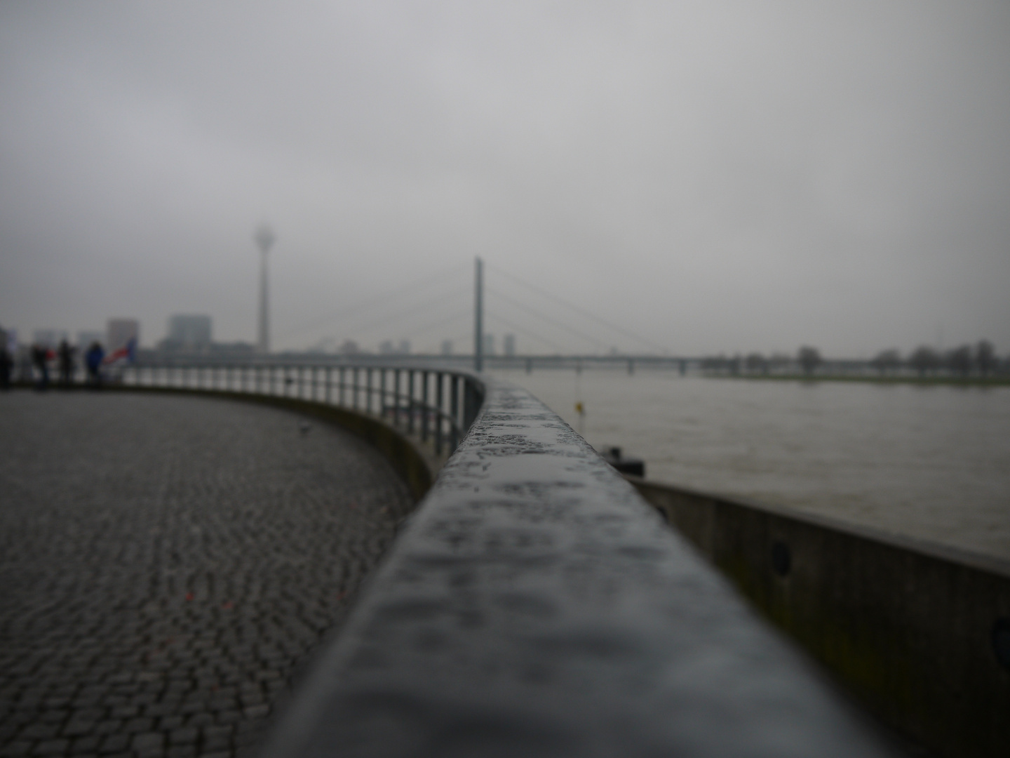 Brücke im Nebel