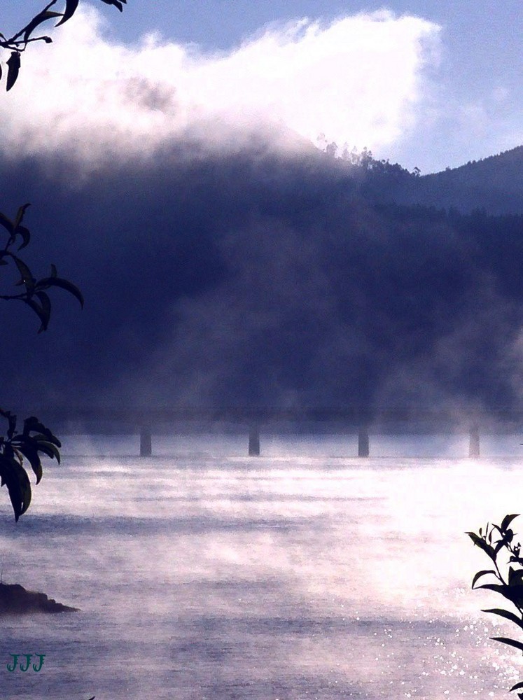 brücke im nebel