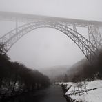 Brücke im Nebel