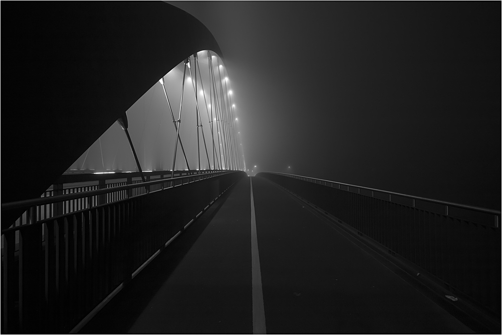 Brücke im Nebel (III)