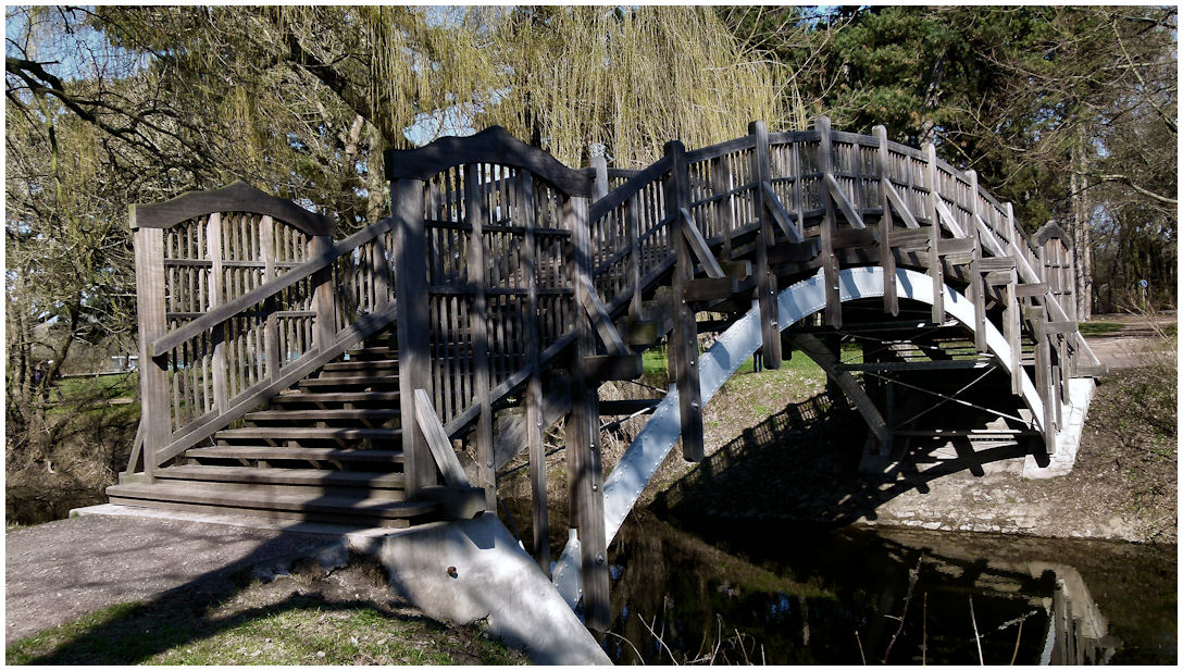 Brücke im Park