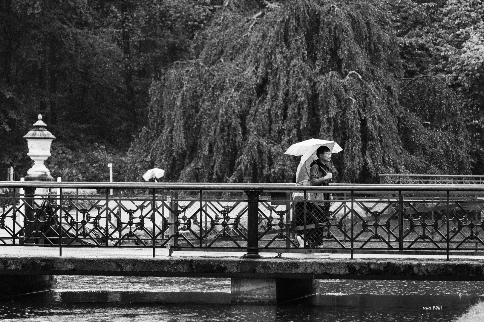 Brücke im Regen