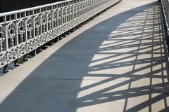 Brücke im Schatten