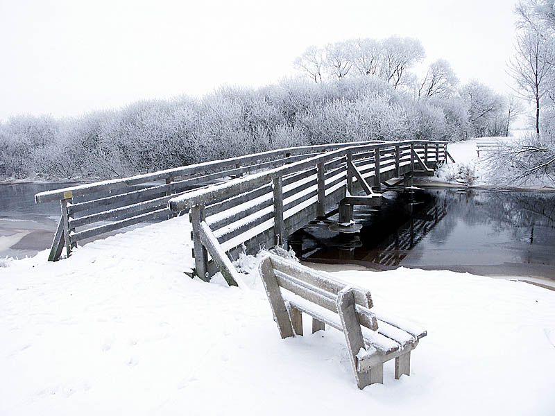 Brücke im Schnee