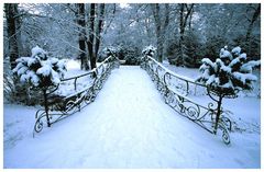 Brücke im Schnee