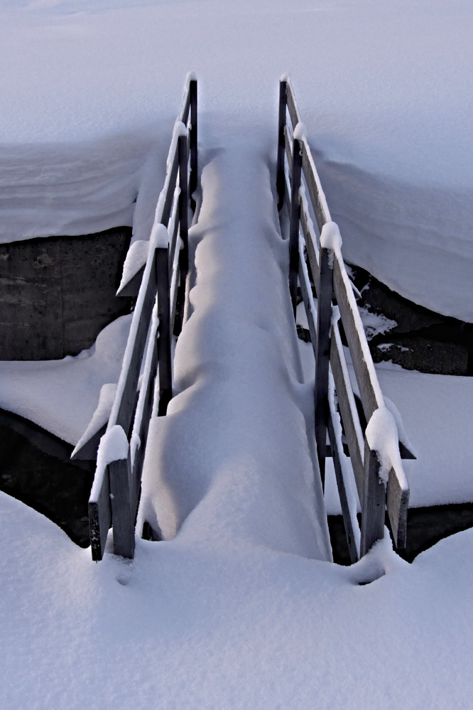 Brücke im Schnee