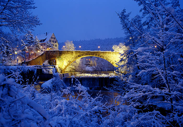 Brücke im Schnee