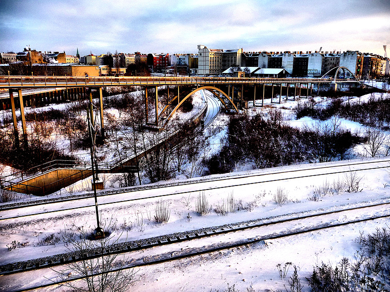 Brücke im Schnee ( HDR )