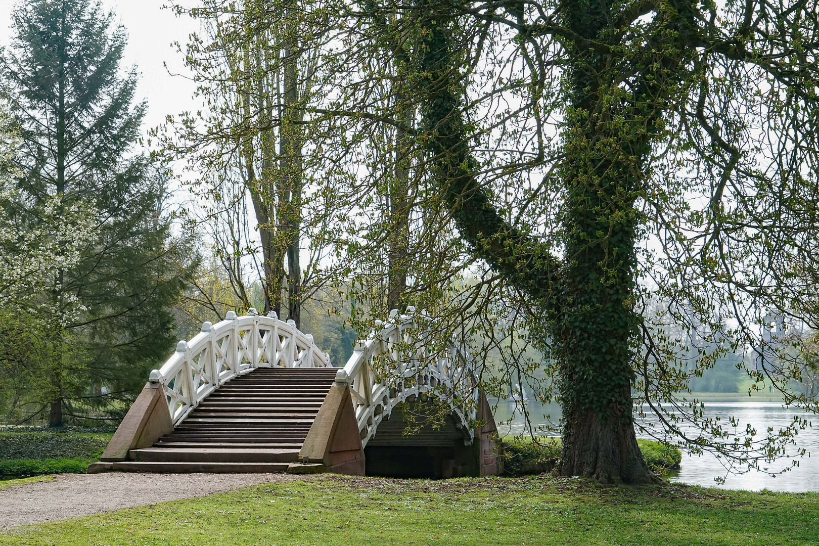 Brücke im Schwetzinger Schlosspark