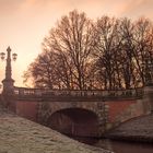 Brücke im Sonnenlicht.