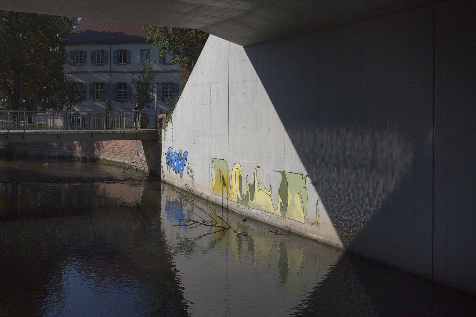 Brücke im Sonnenlicht