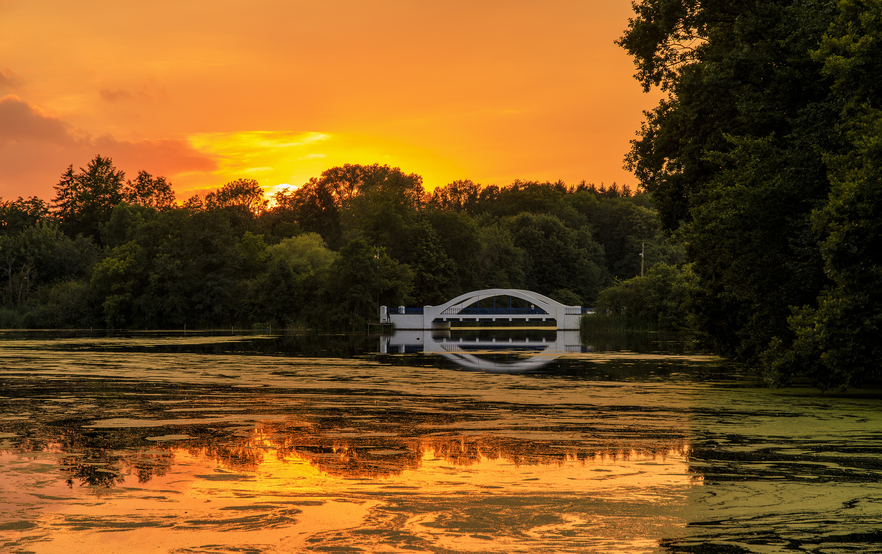 Brücke im Sonnenuntergang