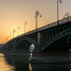 Brücke im Sonnenuntergang