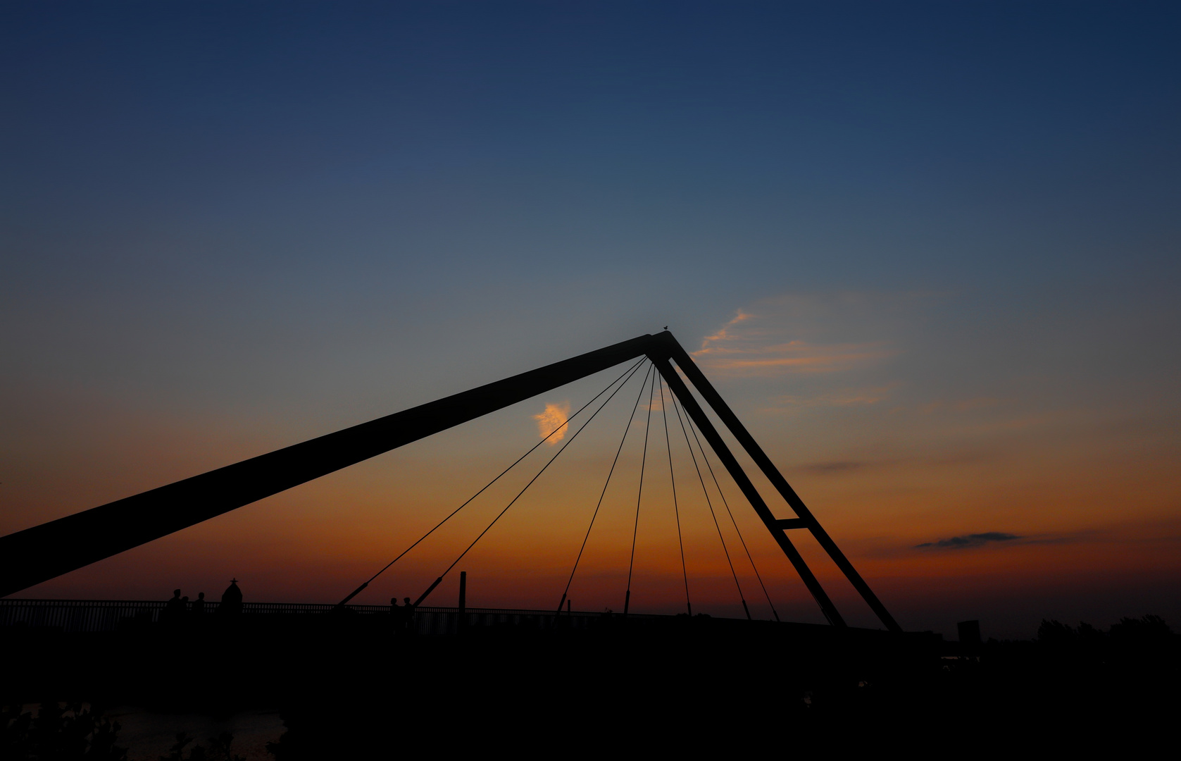 Brücke im Sonnenuntergang