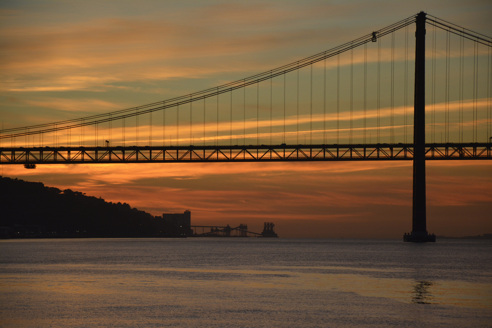 Brücke im Sonnenuntergang