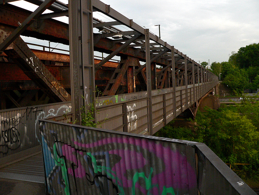 Brücke im späten Licht