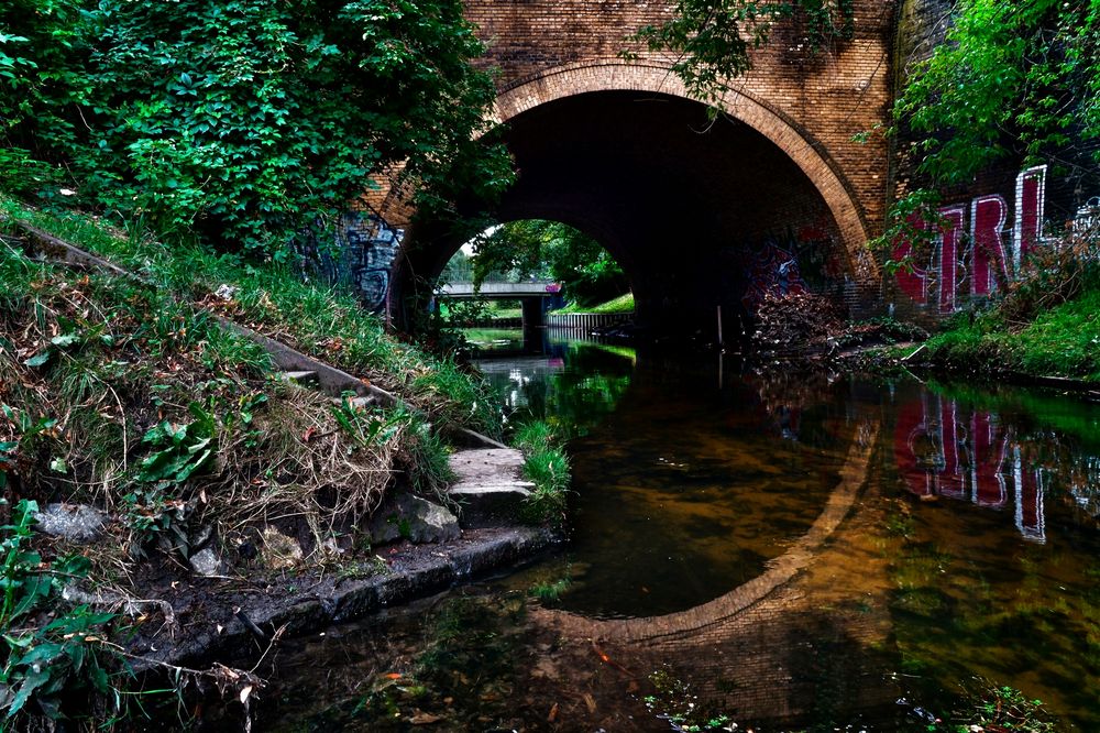 Brücke im Spiegel