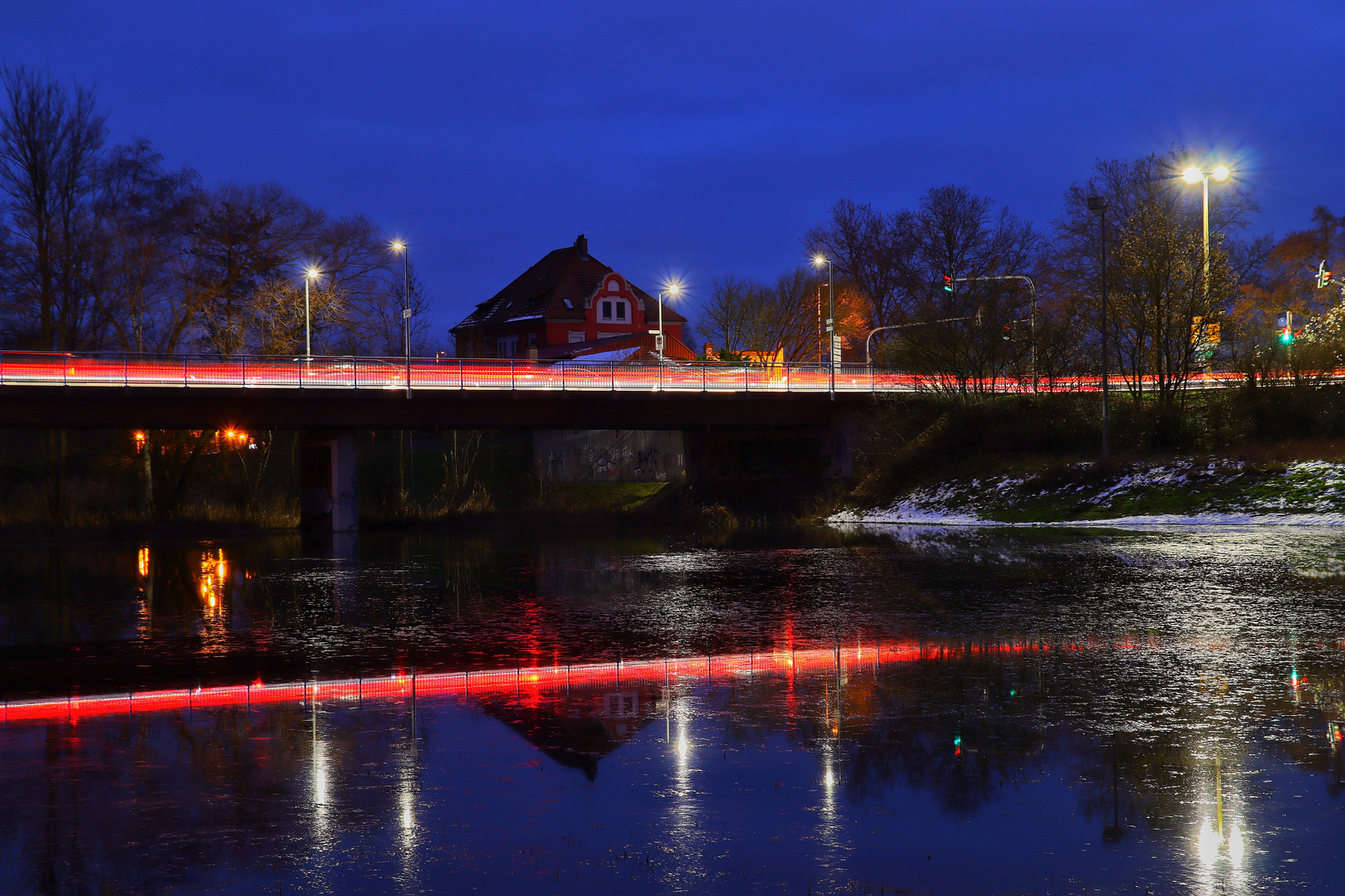 Brücke im Spiegellicht 