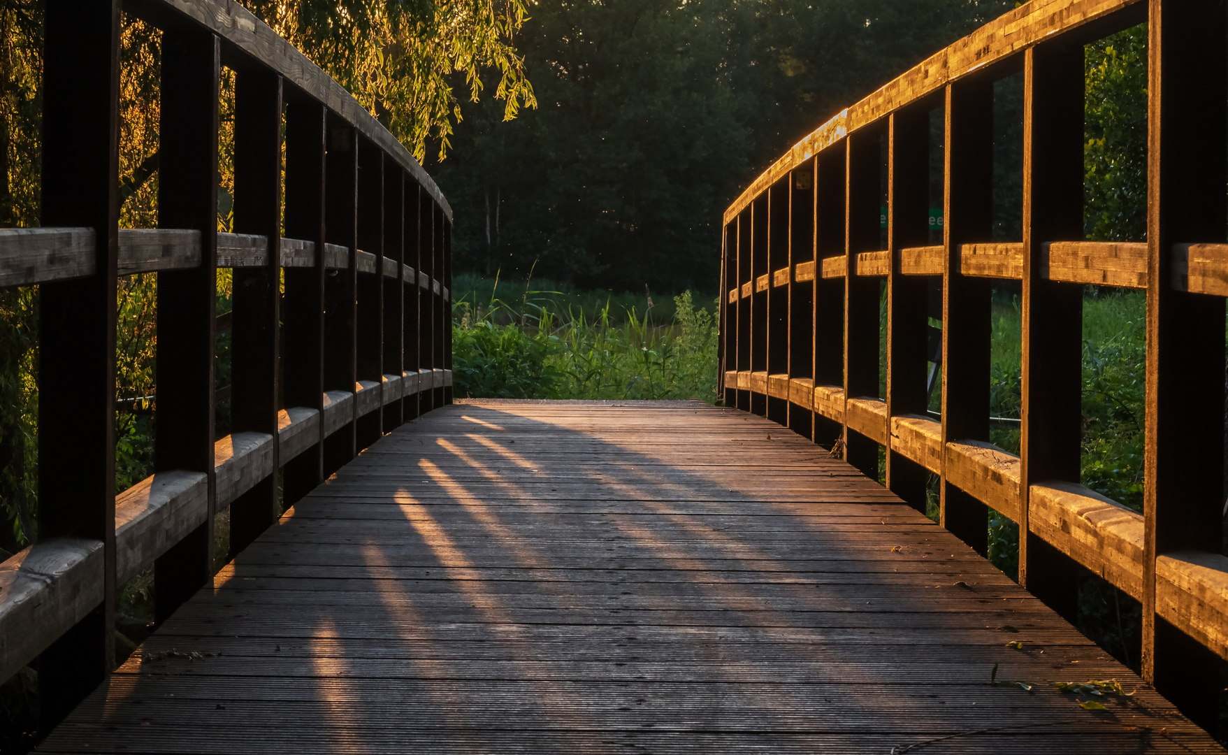 Brücke im Streiflicht