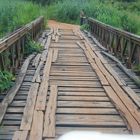 Brücke im tansanischen Buschland