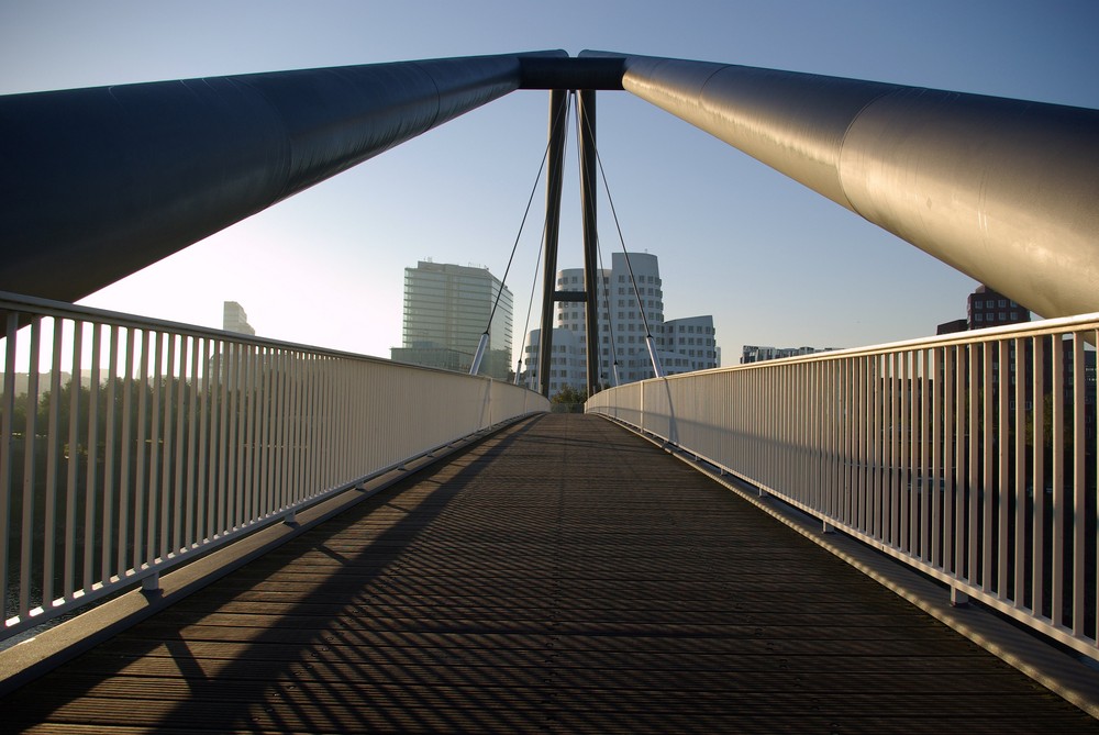 Brücke im Tunnelblick